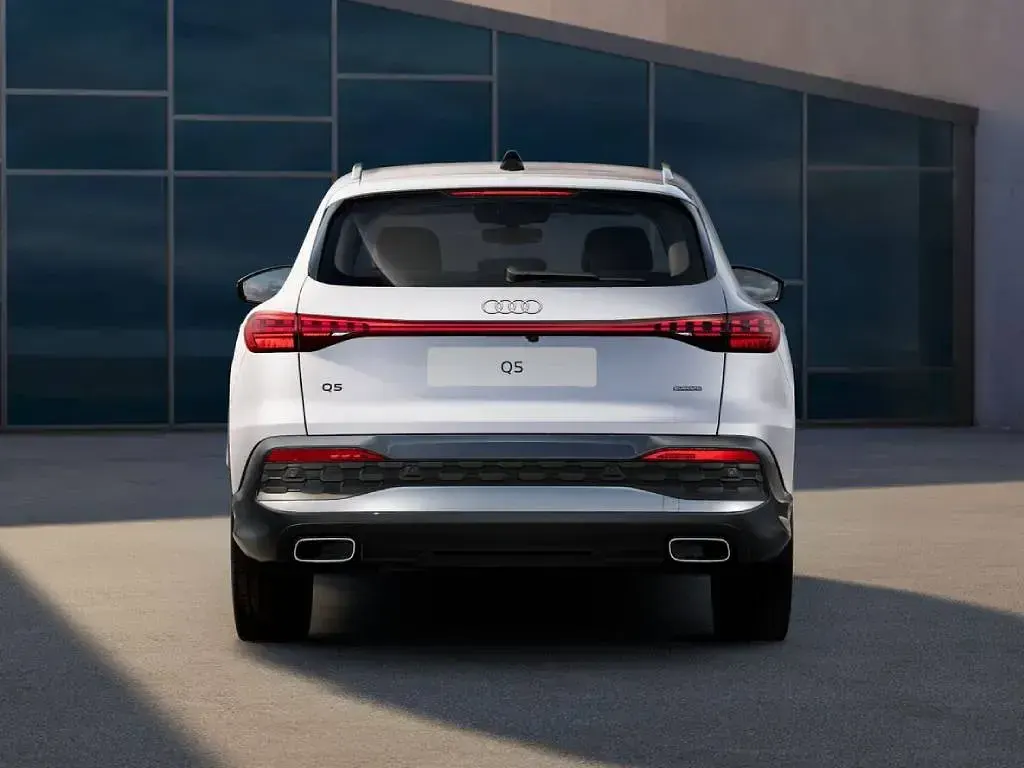 Nuova Audi Q5 Advanced 204 CV (150 kW) 2026 Argento fioretto metallizzato SUV
