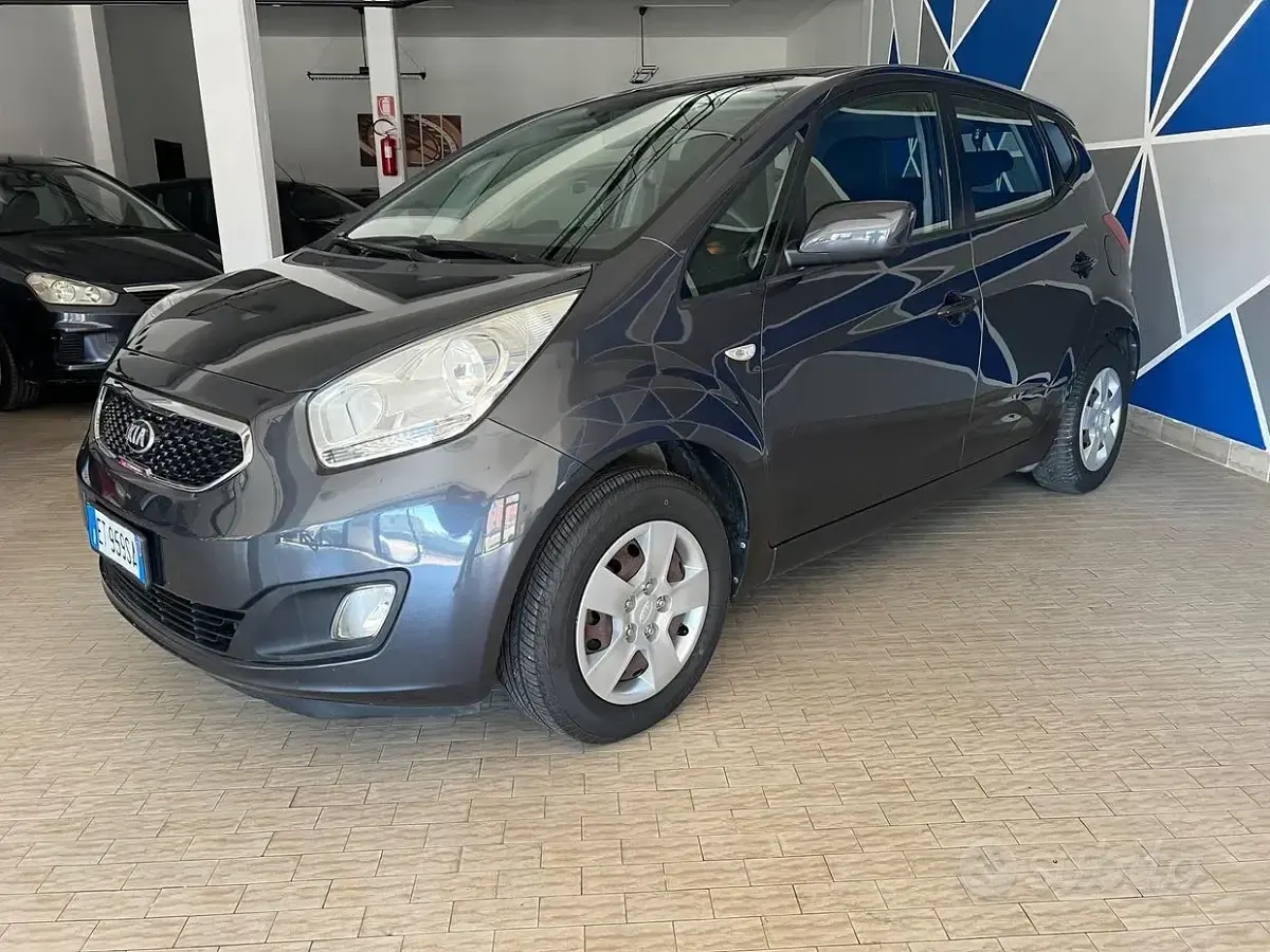 Usata Kia Venga 90 CV (66 kW) 2014 Grigio Utilitaria