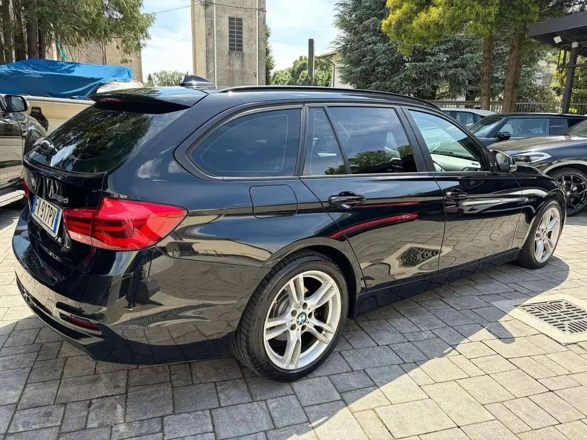 Usata BMW 318 150 CV (110 kW) 2019 Nero Station wagon