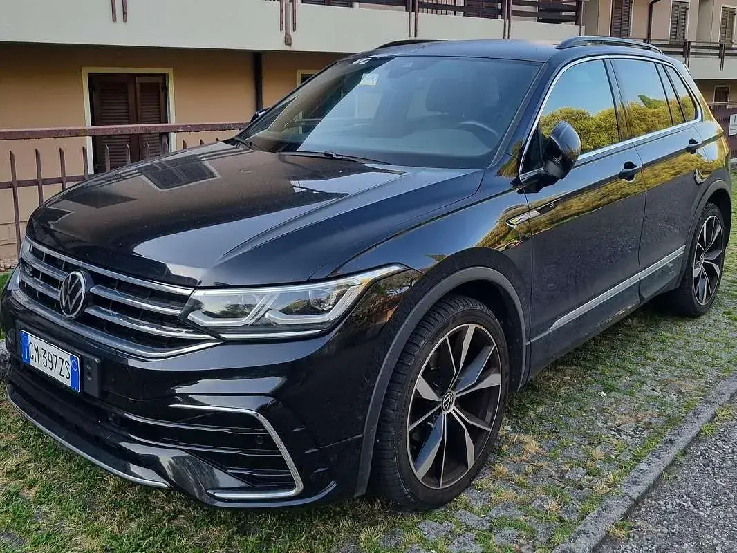 Usata VW Tiguan R-line 150 CV (110 kW) 2023 Nero SUV