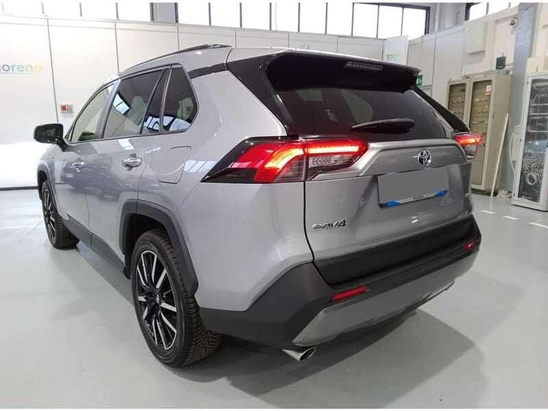 Usata Toyota RAV4 Hybrid Lounge 218 CV (160 kW) 2022 Argento SUV