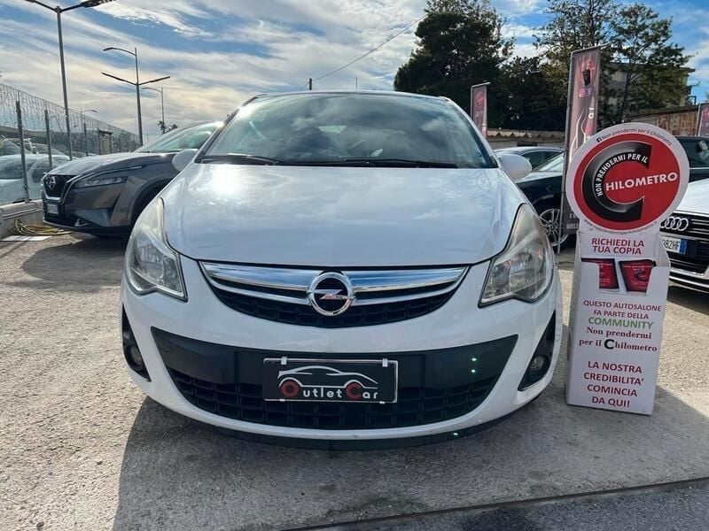Usata Opel Corsa 86 CV (63 kW) 2012 Bianco Berlina