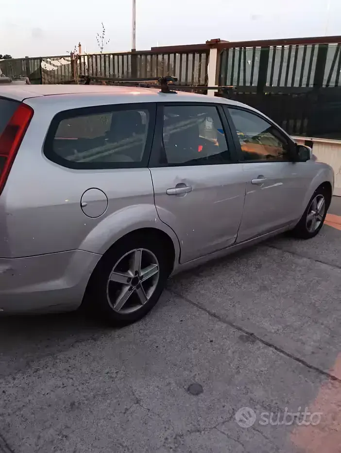 Usata Ford Focus 90 CV (66 kW) 2008 Grigio Berlina