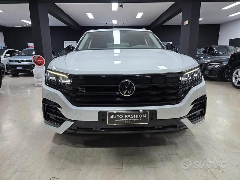 Usata VW Touareg R-line 231 CV (169 kW) 2022 Bianco SUV