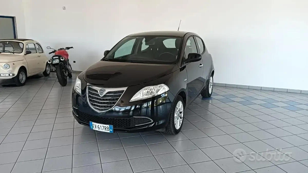 Usata Lancia Ypsilon Platinum 69 CV (50 kW) 2014 Nero Utilitaria