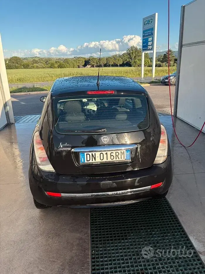 Usata Lancia Ypsilon 60 CV (44 kW) 2008 Nero Utilitaria