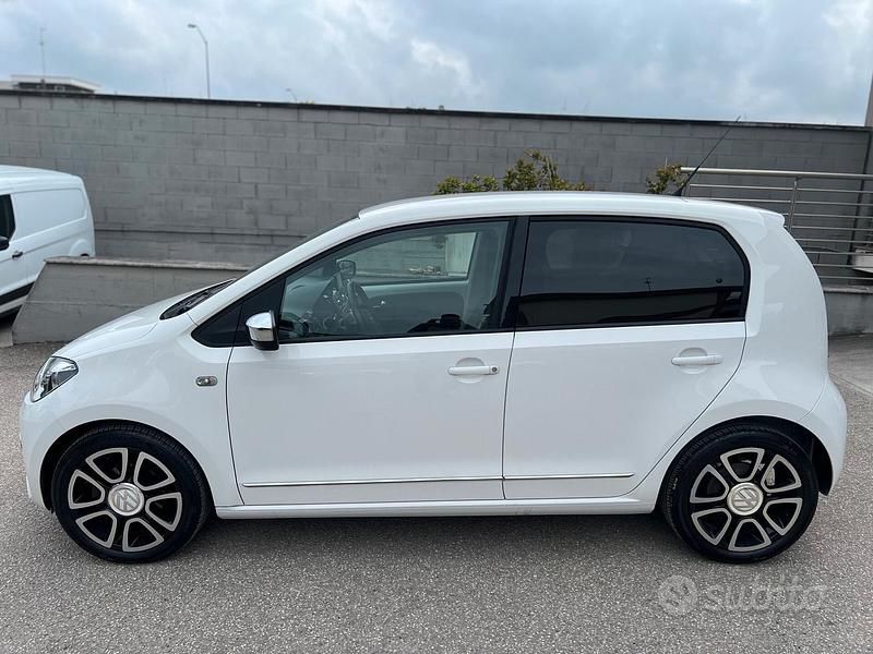Usata VW up! Highline 75 CV (55 kW) 2013 Bianco Utilitaria
