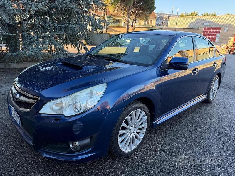 Blu Usata 2011 Subaru Legacy Berlina | 2750 € - Immagine 1/4