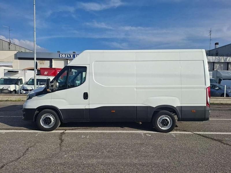 Usata Iveco Daily 136 CV (100 kW) 2021 Bianco Furgone