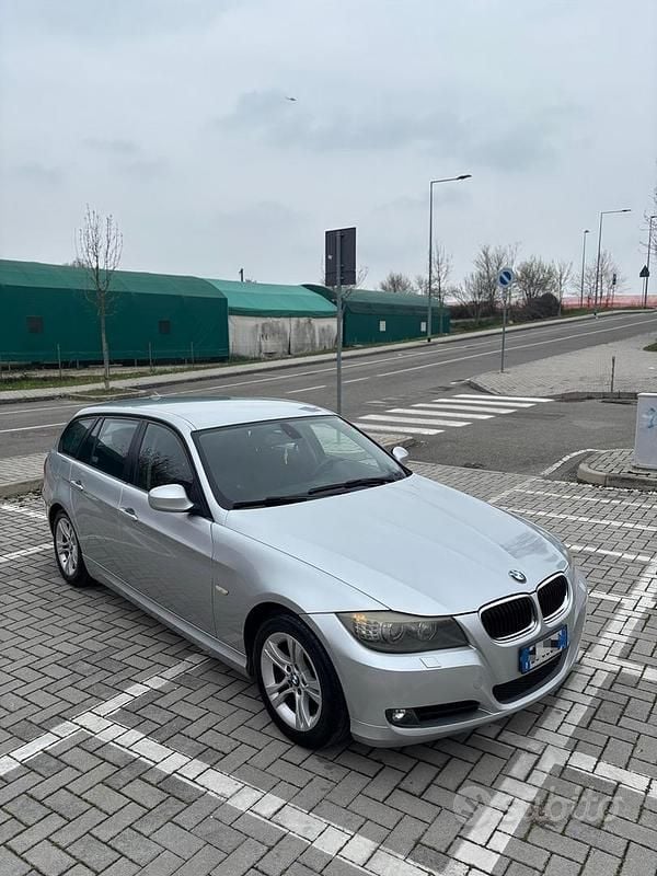 Usata BMW 318 M Sport 143 CV (105 kW) 2010 Grigio Station wagon