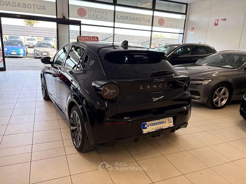 Usata Lancia Ypsilon 101 CV (74 kW) 2025 Nero Utilitaria
