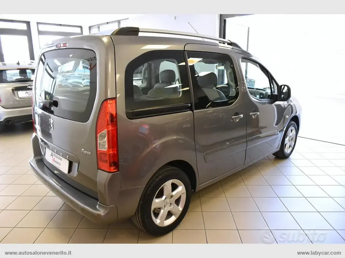 Usata Peugeot Partner Tepee 92 CV (67 kW) 2012 Grigio Monovolume
