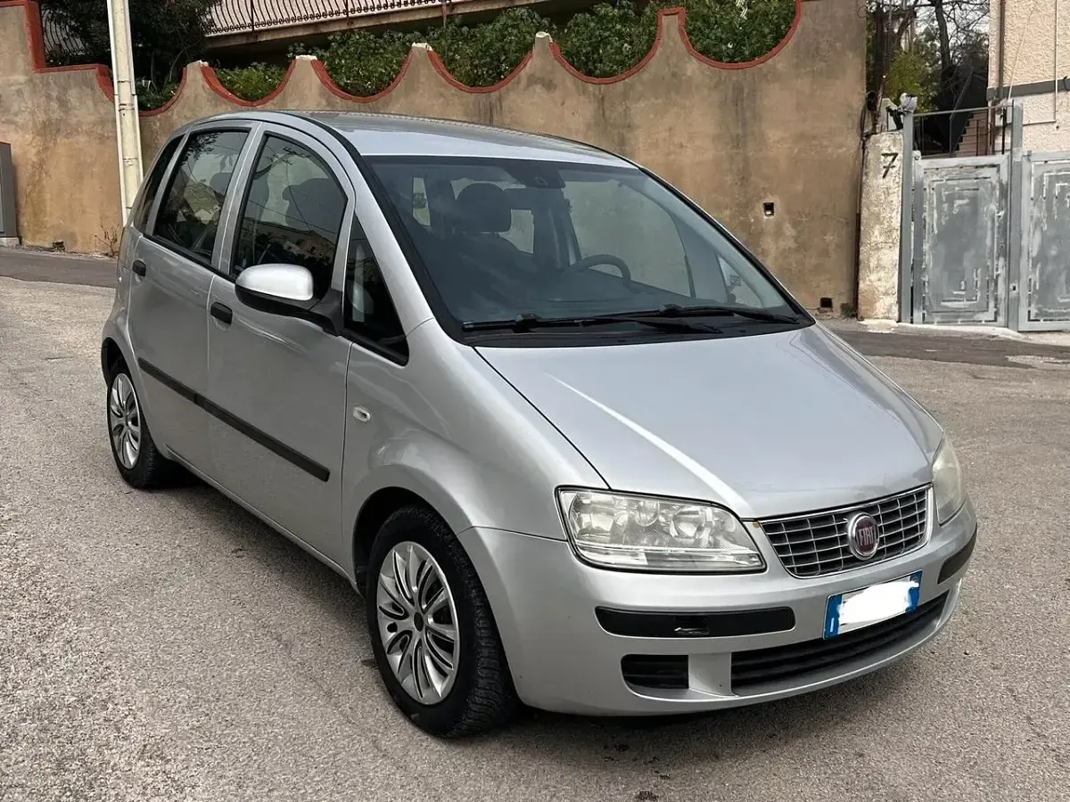 Usata Fiat Idea Dynamic 90 CV (66 kW) 2010 Grigio Monovolume