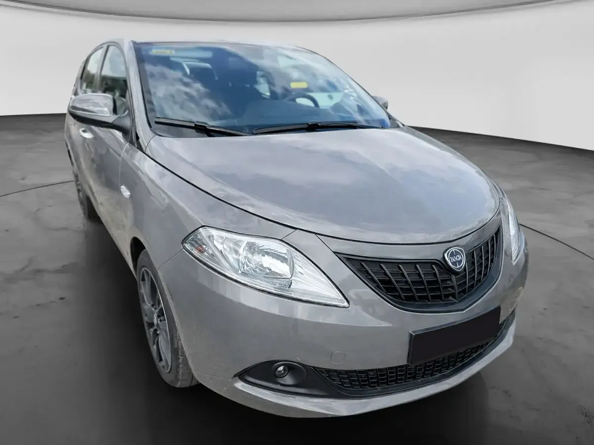 Usata Lancia Ypsilon Silver 70 CV (51 kW) 2023 Grigio Utilitaria