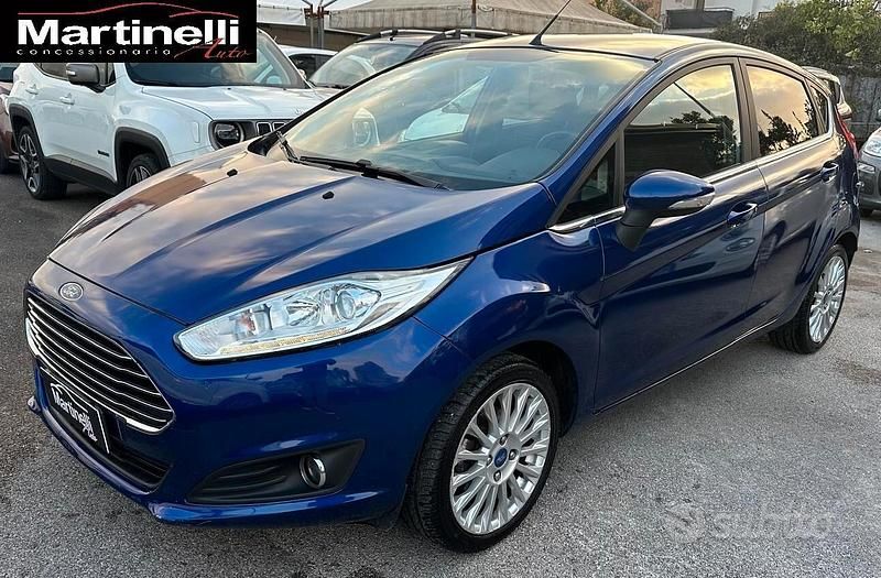 Usata Ford Fiesta Titanium 80 CV (58 kW) 2015 Blu Berlina
