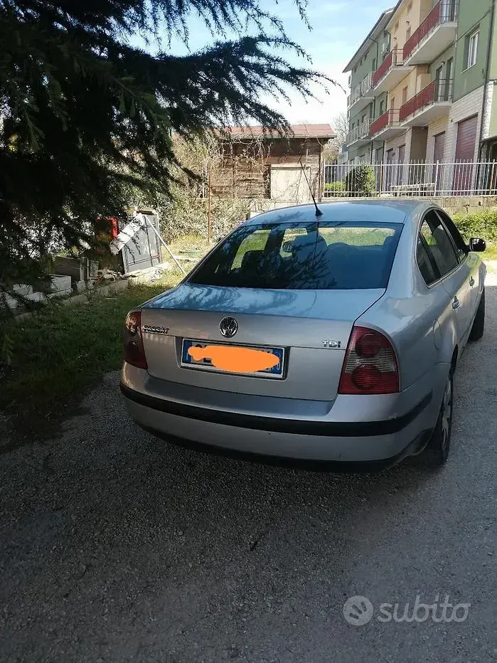 Usata VW Passat 105 CV (77 kW) 2004 Grigio Berlina