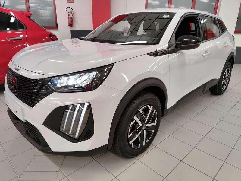 Bianco Nuova 2025 Peugeot 2008 Style SUV | 19.900 € (Ottimo prezzo) - Immagine 1/4