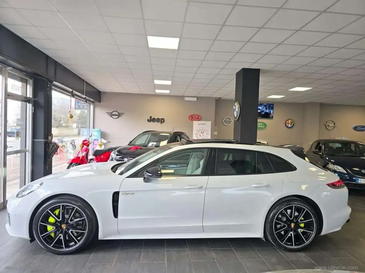 Usata Porsche Panamera 4 Sport Turismo 330 CV (242 kW) 2018 Bianco Utilitaria