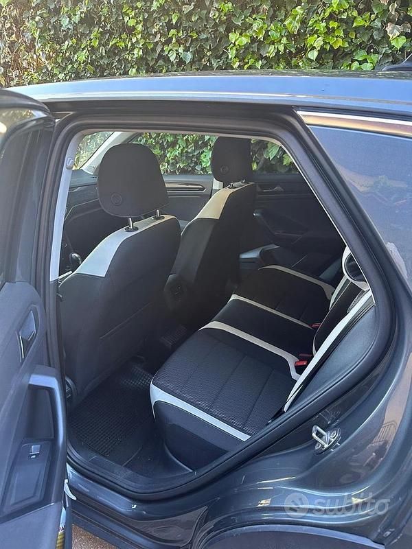 Usata VW T-Roc 150 CV (110 kW) 2020 Grigio SUV