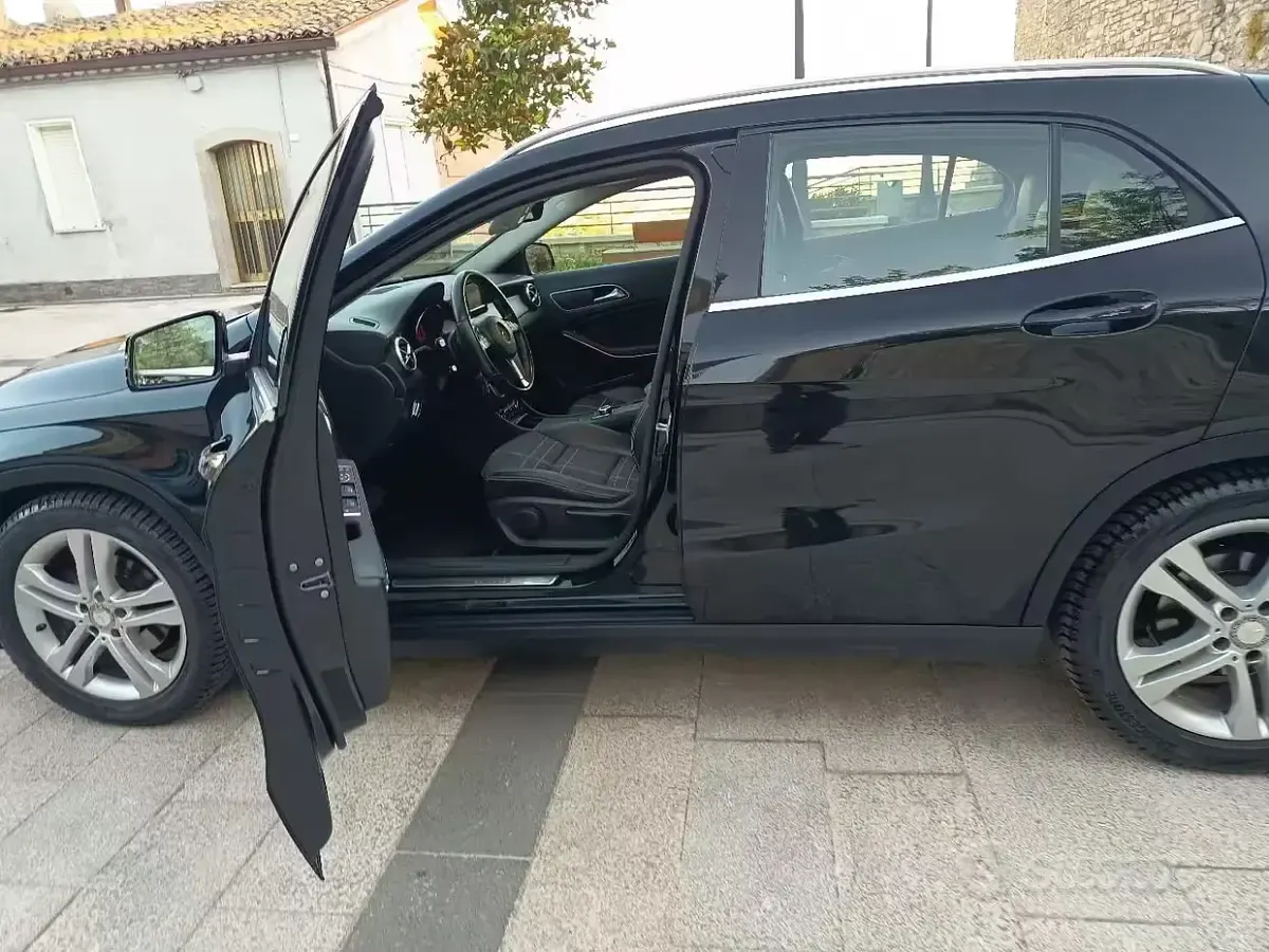 Usata Mercedes GLA220 170 CV (125 kW) 2014 Nero SUV