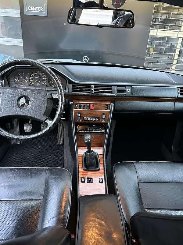 Usata Mercedes E200 122 CV (89 kW) 1989 Station wagon