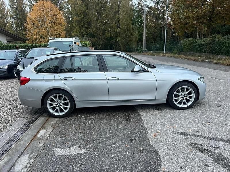 Usata BMW 320 Luxury Line 190 CV (139 kW) 2019 Argento Station wagon
