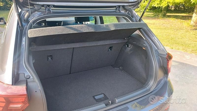 Usata VW Polo Style 95 CV (69 kW) 2024 Grigio Berlina