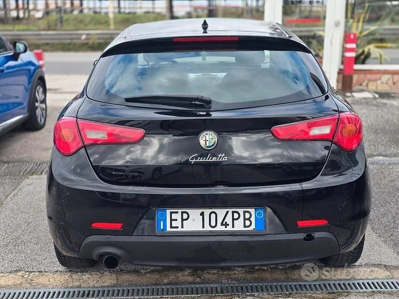 Usata Alfa Romeo Giulietta Distinctive 120 CV (88 kW) 2013 Nero Utilitaria