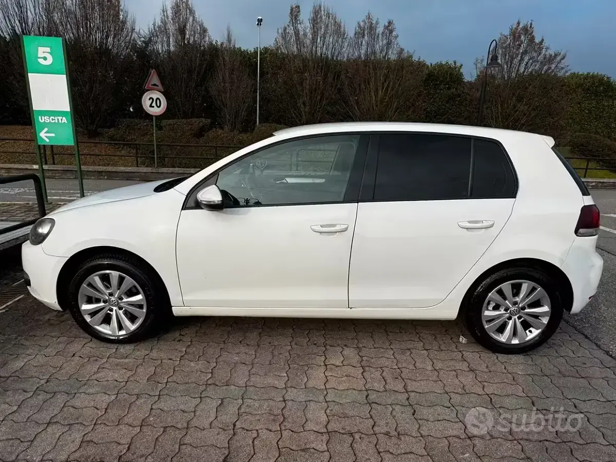 Usata VW Golf VI 122 CV (89 kW) 2009 Bianco Utilitaria