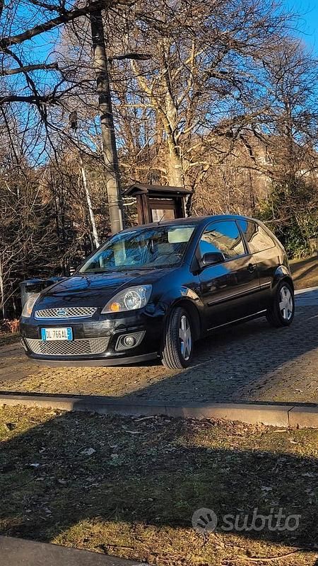 Usata Ford Fiesta 68 CV (50 kW) 2008 Nero Utilitaria