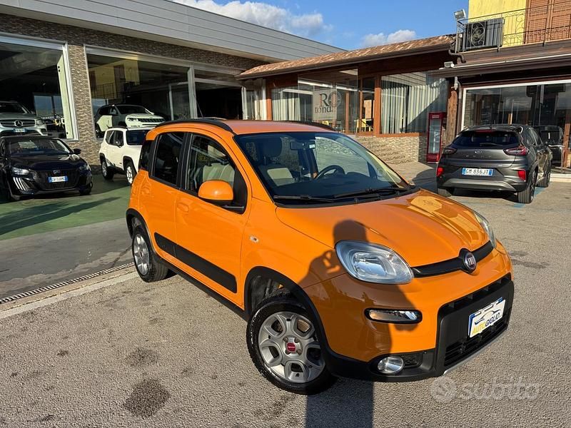 Usata Fiat Panda 4x4 S 85 CV (62 kW) 2013 Arancione Utilitaria