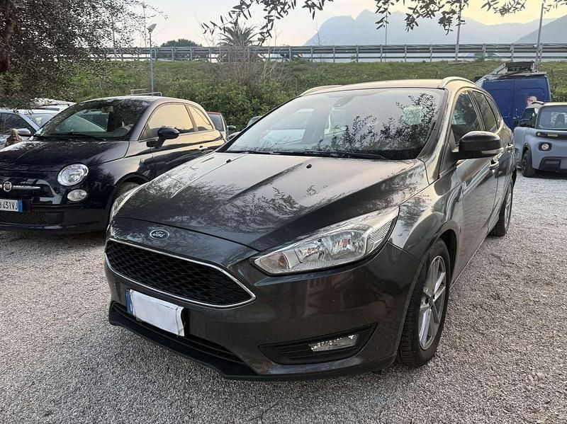 Usado Ford Focus Business Edition 120 HP (88 kW) 2016 Cinzento Carrinha