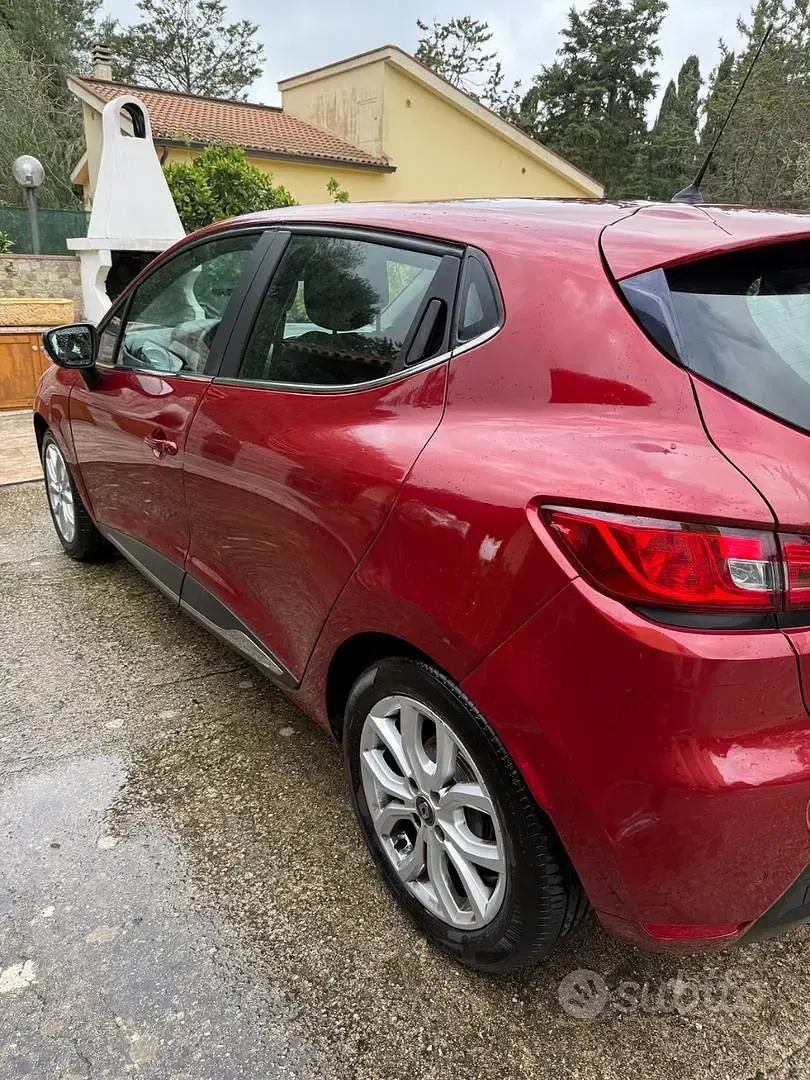 Usata Renault Clio Zen 90 CV (66 kW) 2018 Rosso Utilitaria