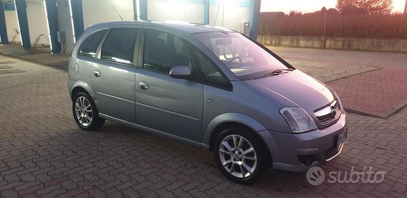 Grigio Usata 2008 Opel Meriva Cosmo Monovolume | 1700 € (Ottimo prezzo) - Immagine 1/4