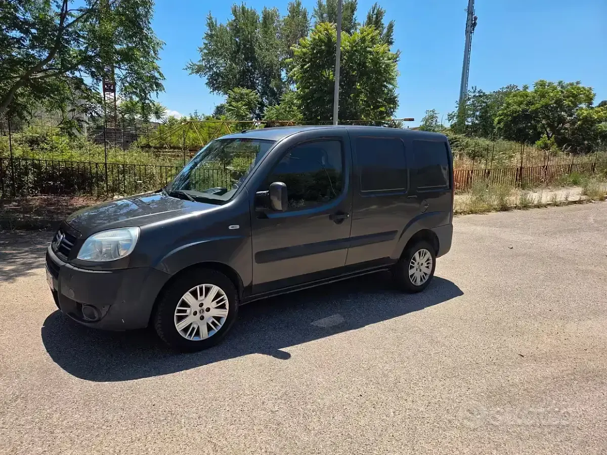 Usata Fiat Doblò 105 CV (77 kW) 2007 Grigio Monovolume