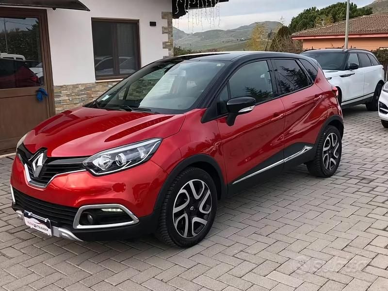 Usata Renault Captur 90 CV (66 kW) 2015 Rosso SUV