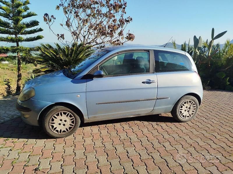 Usata Lancia Ypsilon 70 CV (51 kW) 2004 Utilitaria