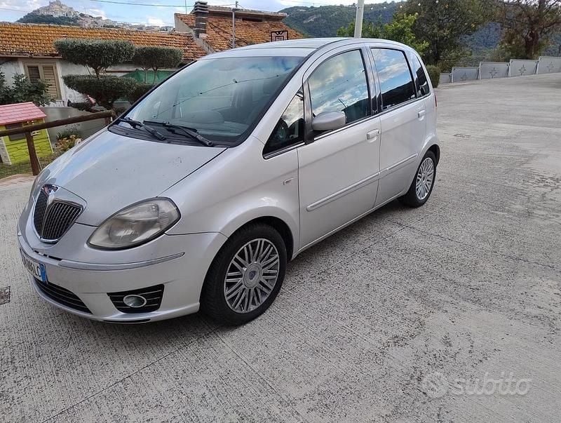 Usata Lancia Musa 101 CV (74 kW) 2008 Argento Monovolume