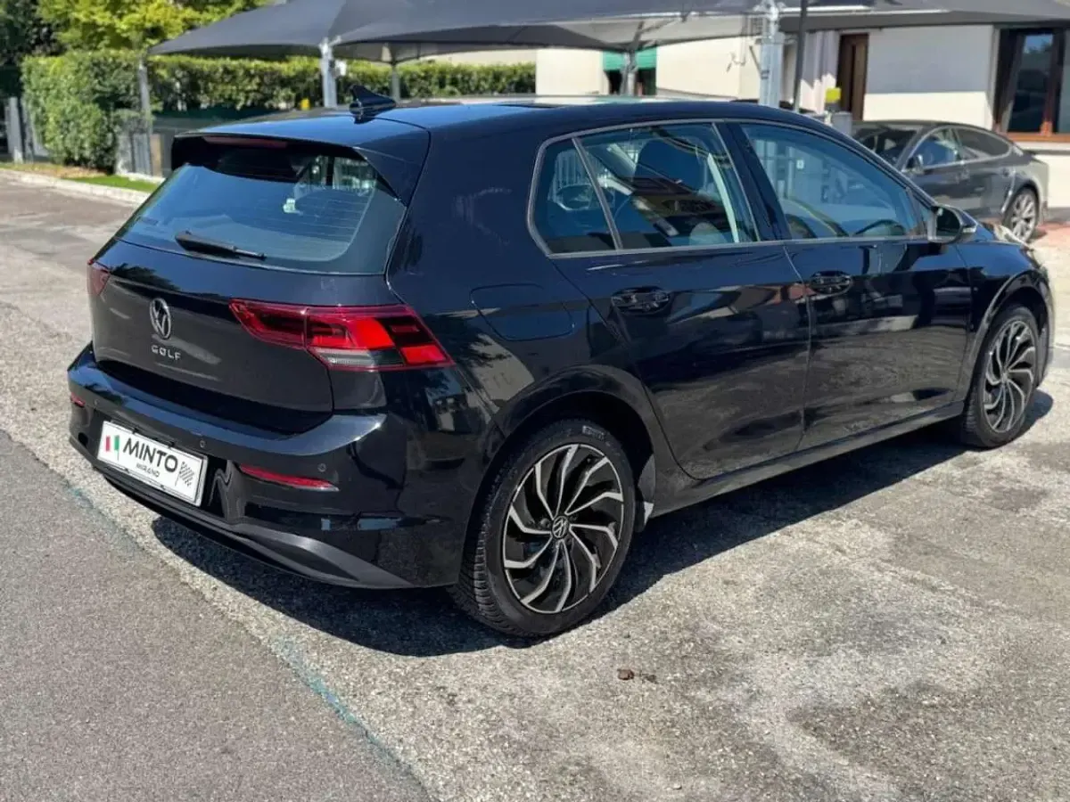 Usata VW Golf VIII Life 110 CV (80 kW) 2022 Nero Berlina