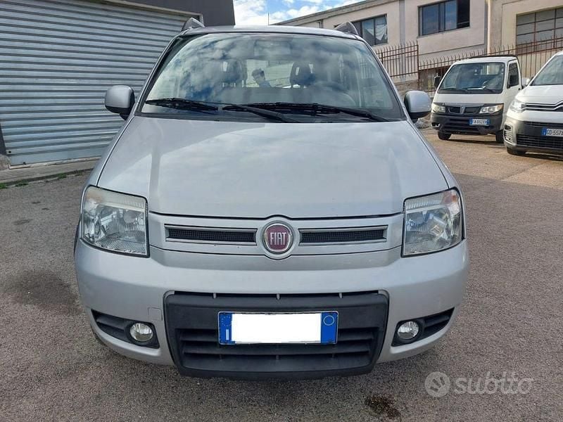 Usata Fiat Panda 4x4 Climbing 75 CV (55 kW) 2011 Grigio Utilitaria
