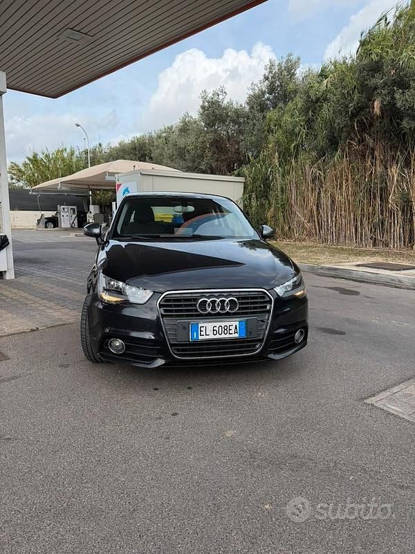 Nero Usata 2012 Audi A1 Ambition Due volumi | 7500 € (Buon prezzo) - Immagine 1/4