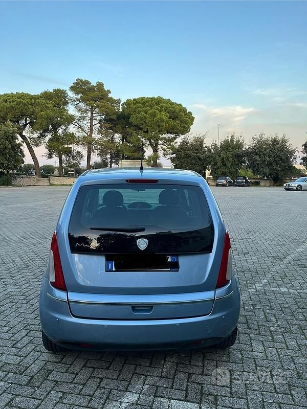 Usata Lancia Musa 90 CV (66 kW) 2008 Blu Monovolume