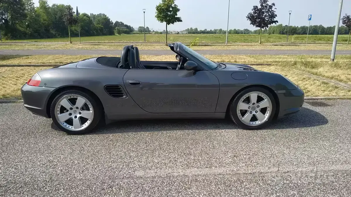 Usata Porsche Boxster 228 CV (167 kW) 2004 Grigio Cabrio