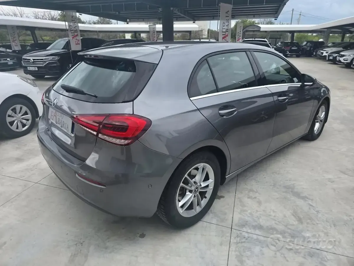 Usata Mercedes A180 Business 116 CV (85 kW) 2020 Grigio Berlina