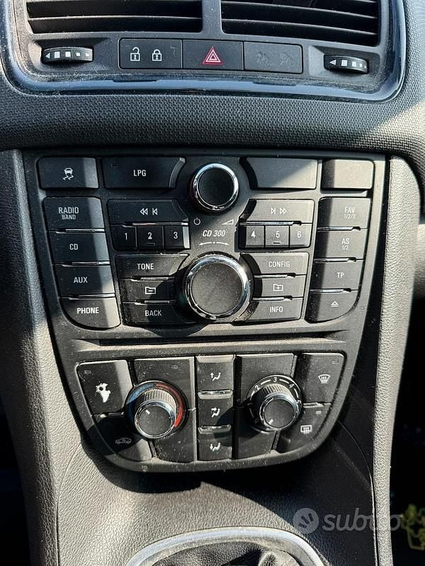 Usata Opel Meriva 120 CV (88 kW) 2013 Bianco Monovolume