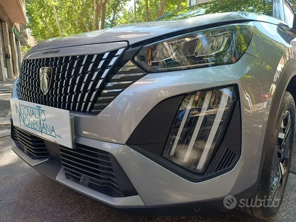 Usata Peugeot 2008 Allure 101 CV (74 kW) 2025 Grigio SUV