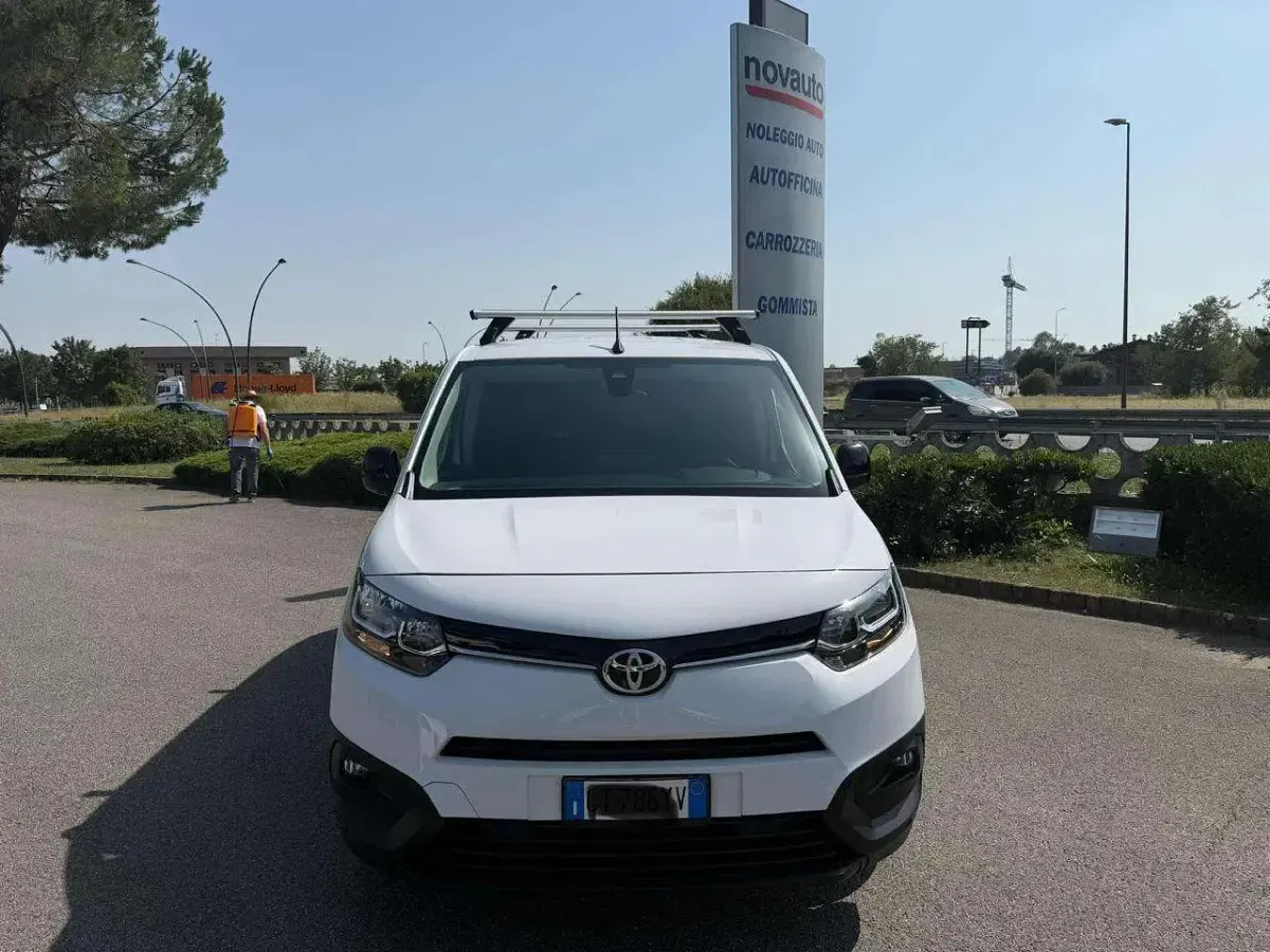 Usata Toyota Proace City City 131 CV (96 kW) 2024 Bianco Monovolume