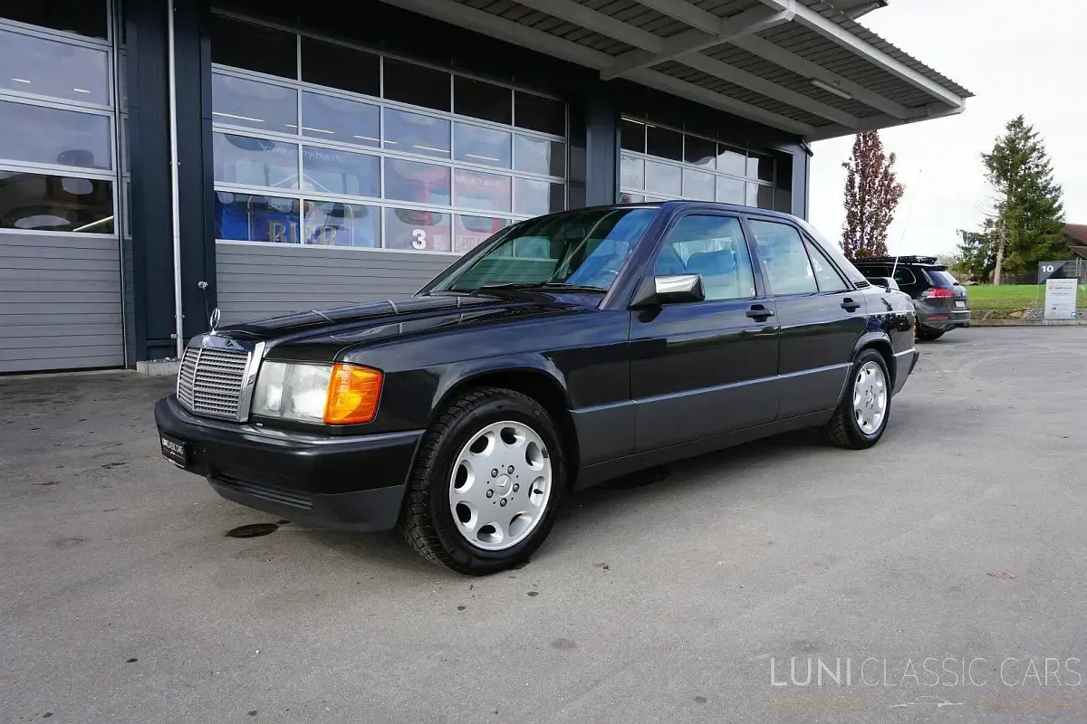 Usata Mercedes 190 136 CV (100 kW) 1992 Grigio Berlina