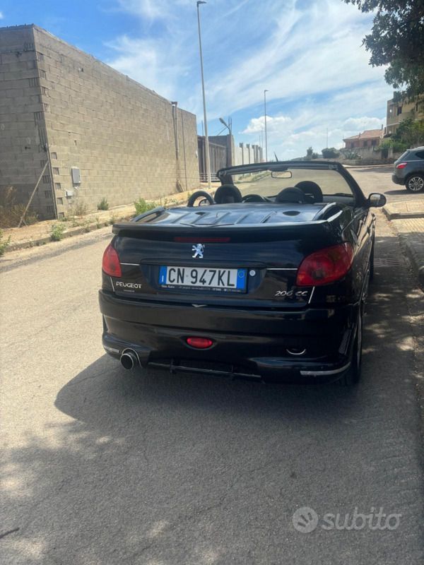 Usata Peugeot 206 CC 109 CV (80 kW) 2005 Nero Cabrio