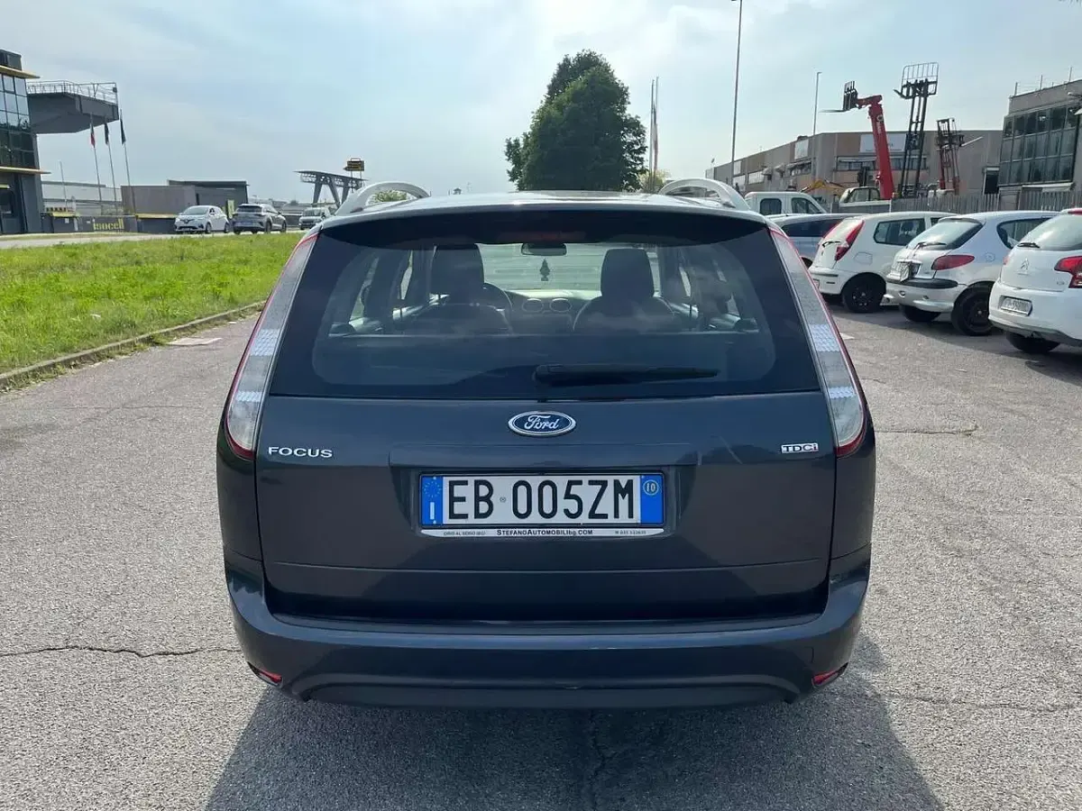 Begagnad Ford Focus 110 HK (80 kW) 2010 Blå Kombi